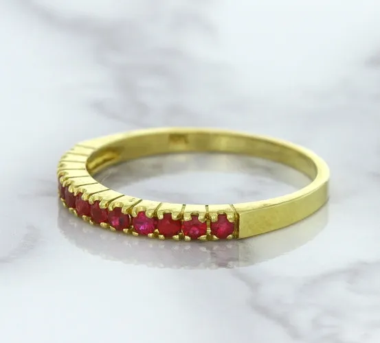 0.35ctw Round Ruby Ring in 18K Yellow Gold