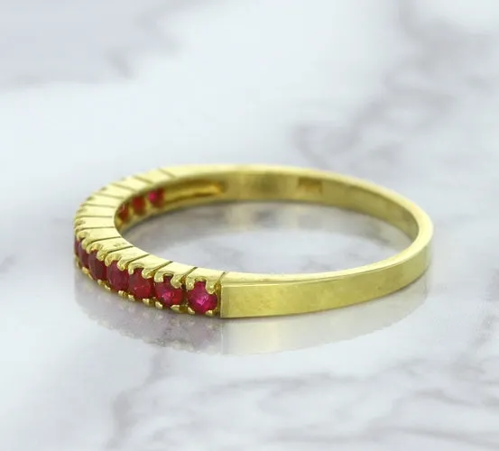 0.35ctw Round Ruby Ring in 18K Yellow Gold