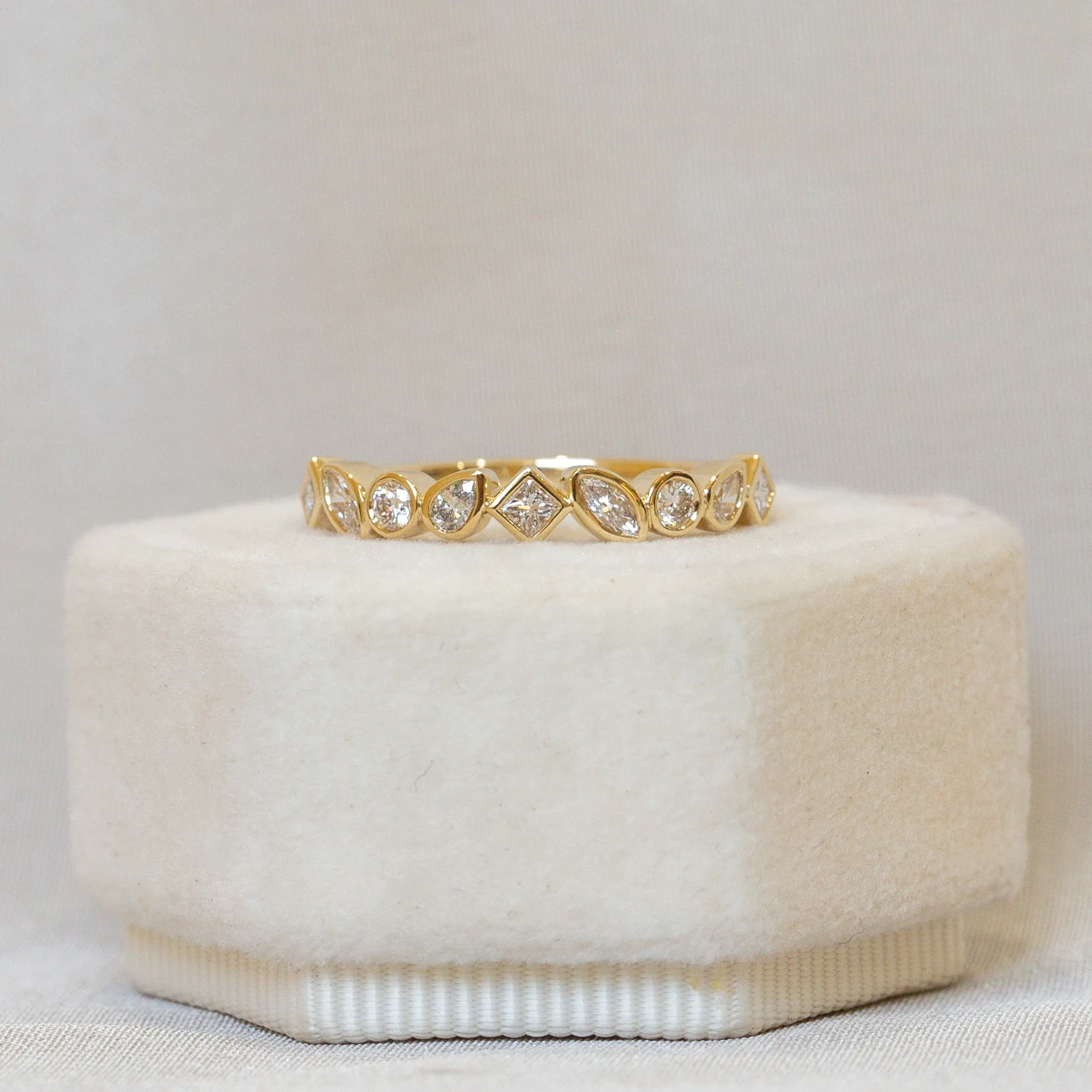 14ky Fancy Diamond Bezel Band