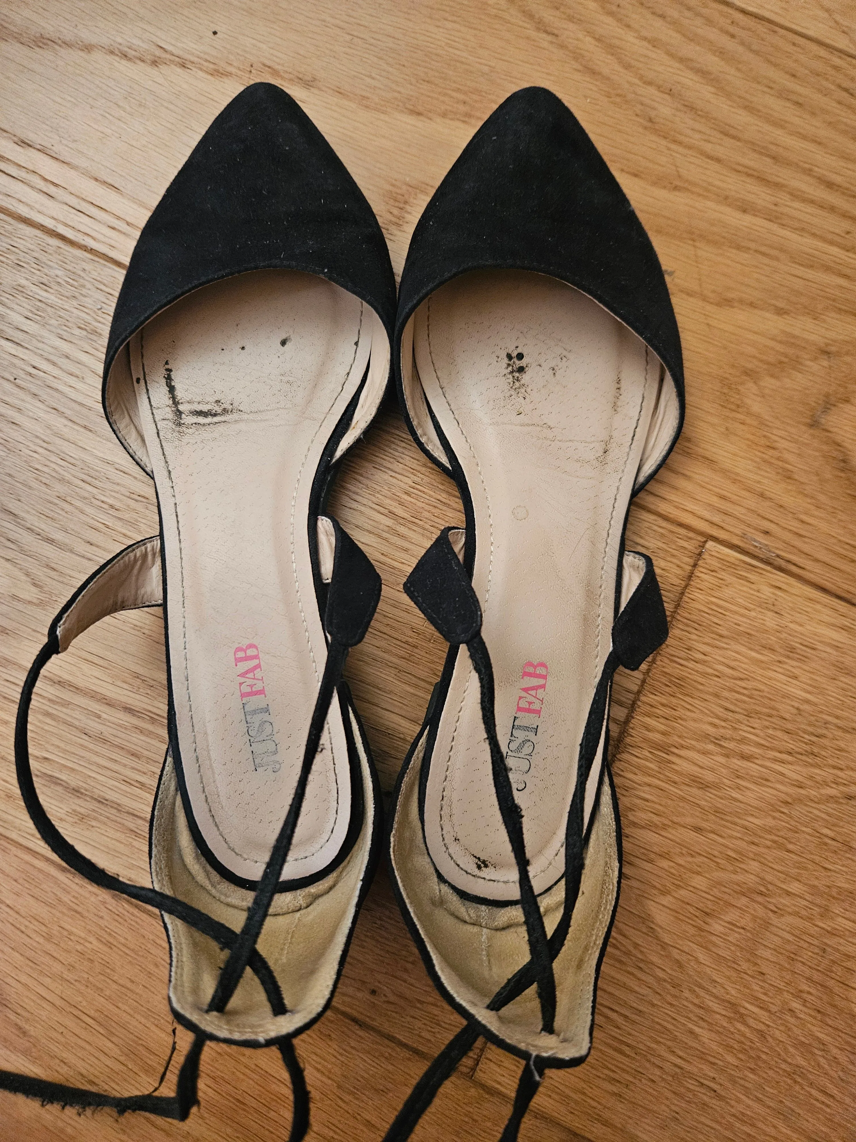 Black Strappy Flat Sandals / Well Worn UK5