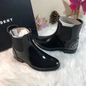 DKNY Women's Marsha Rubber Boots 6