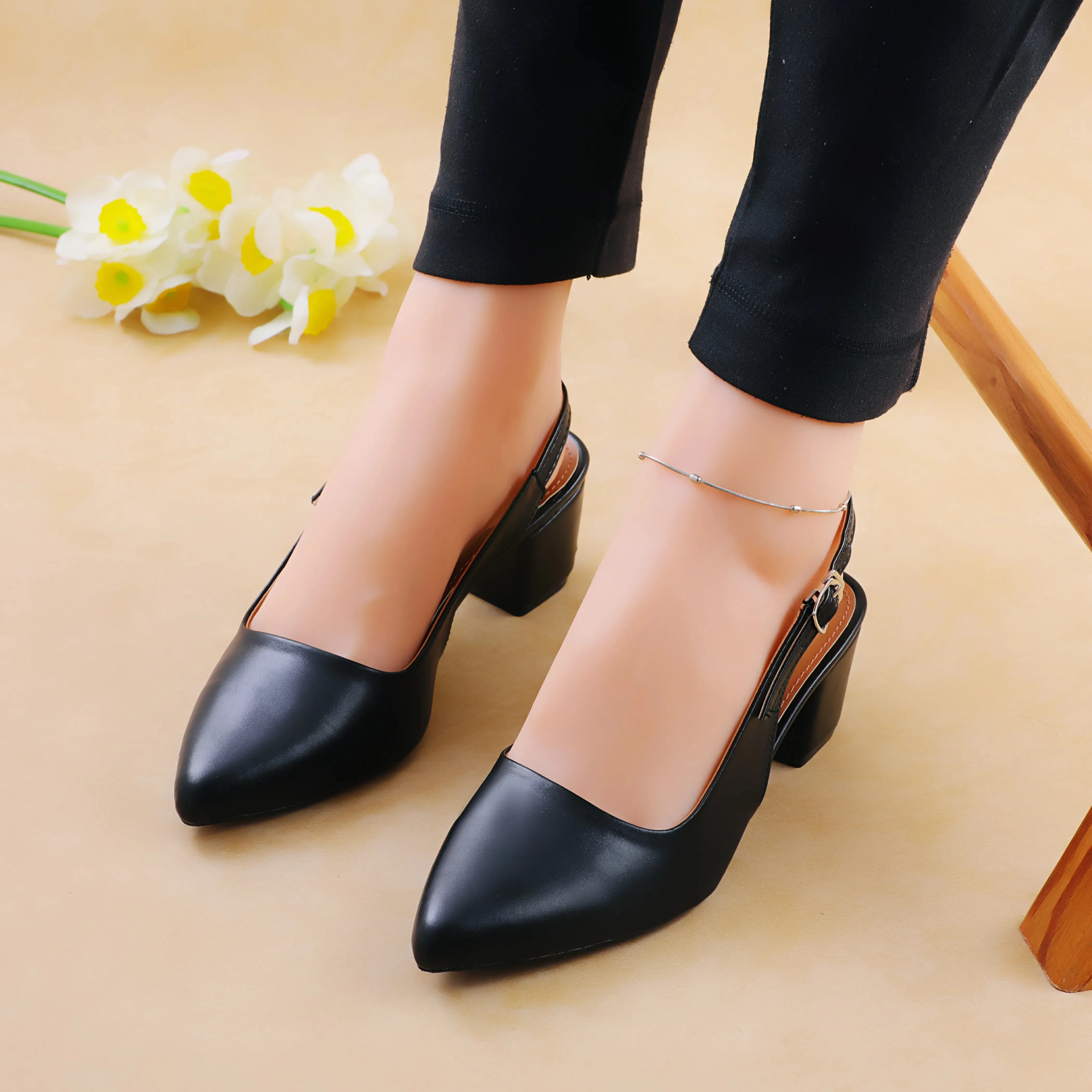 Estrela Heeled Slingbacks Black