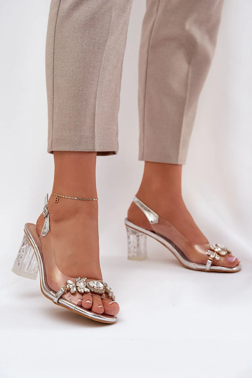 Heel sandals Step in style