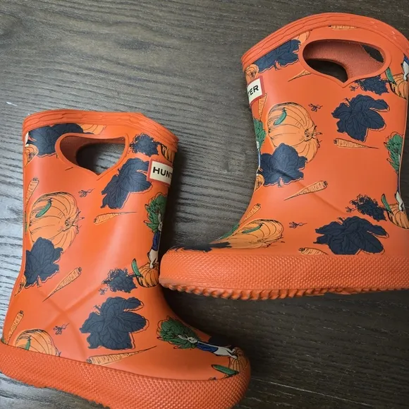Hunter Limited Edition Kids Classic Pull On Rain Boot Size 5 Peter Rabbit Orange