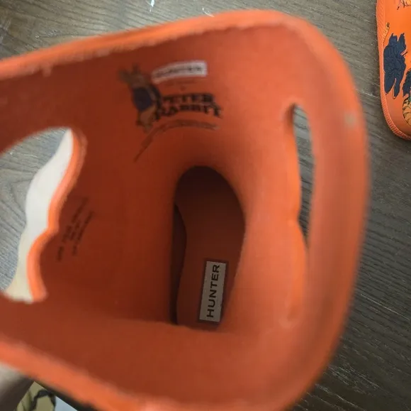Hunter Limited Edition Kids Classic Pull On Rain Boot Size 5 Peter Rabbit Orange