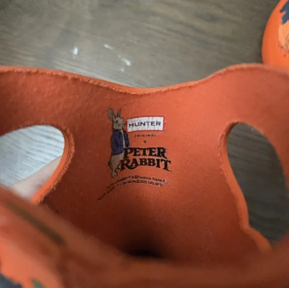 Hunter Limited Edition Kids Classic Pull On Rain Boot Size 5 Peter Rabbit Orange