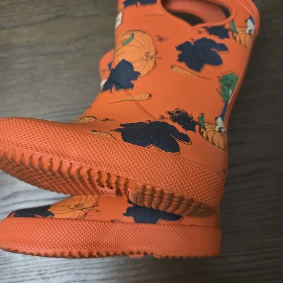 Hunter Limited Edition Kids Classic Pull On Rain Boot Size 5 Peter Rabbit Orange