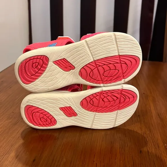 New Balance Kids Poolside Sandal shoes new Size 12 Toddlers Girls