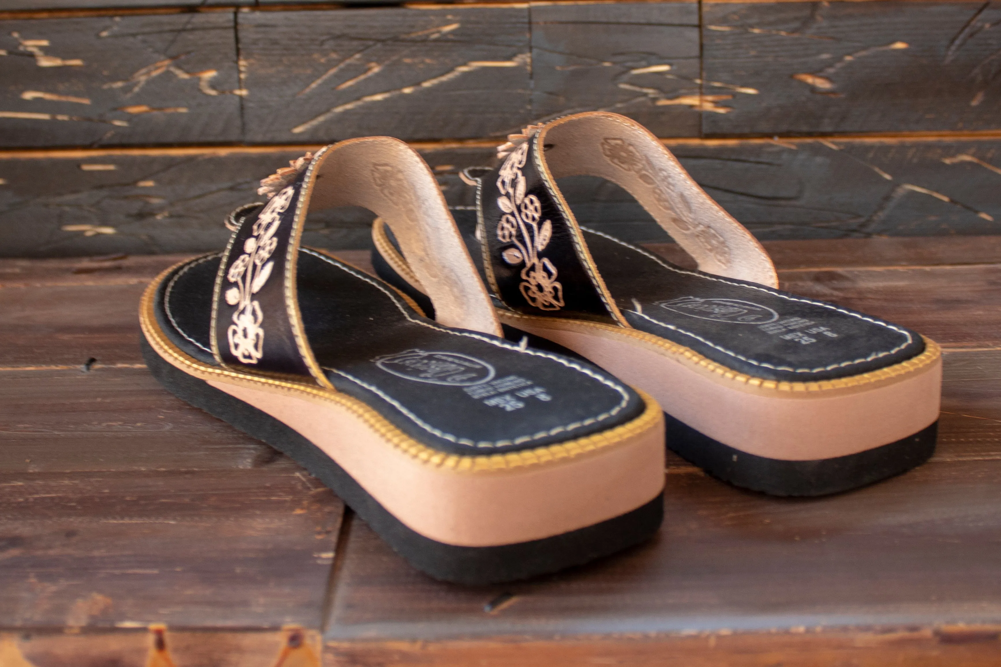 WOMENS LEATHER SLIP ON HUARACHE MEXICAN SANDAL